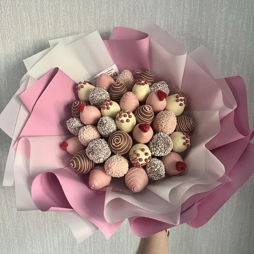 Клубничный букет «Розовое сияние»