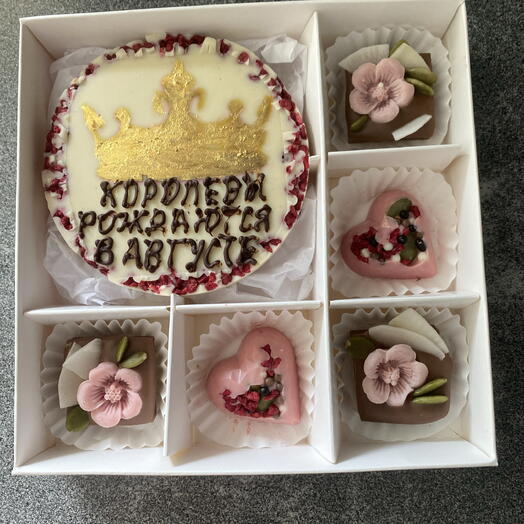 Шоколадный набор «Королевы рождаются в августе»
