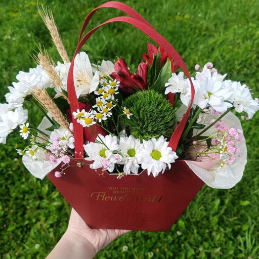 Композиция из хризантем, альстромерии, гипсофилы и диантуса