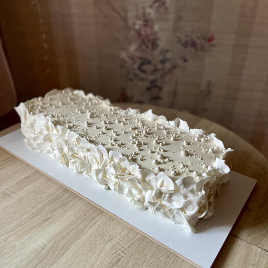 Свадебный прямоугольный торт с декором из мастики