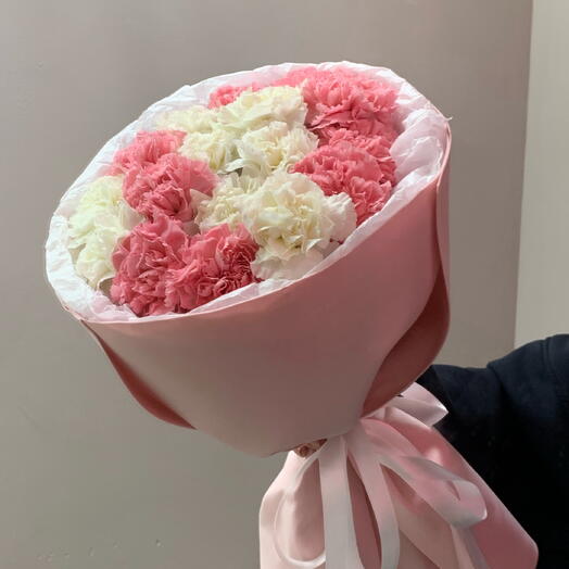 17 диантусов в оформлении «🩷»