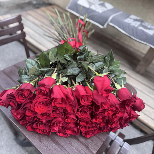 51 роза (90 см)