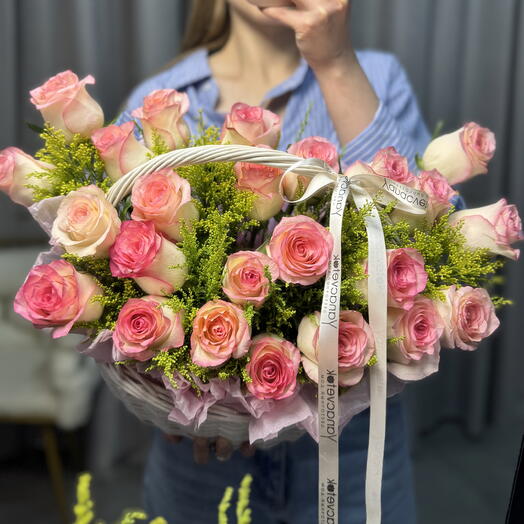 Корзина из 25 роз