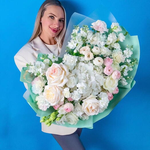 Премиум Букет Белая симфония. Авторский букет 3018. Leoraflowers