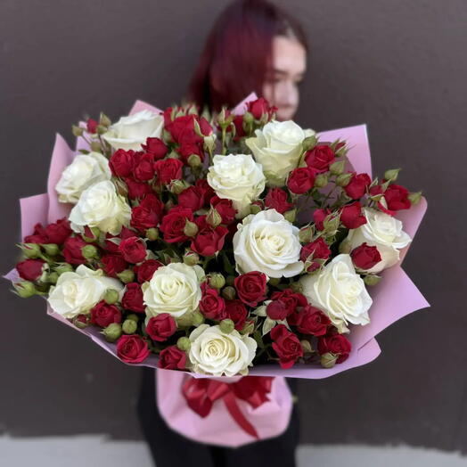Букет из роз Эквадор с розой кустовой