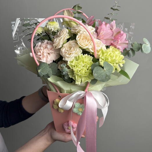 Композиция с кустовой розой 🌷