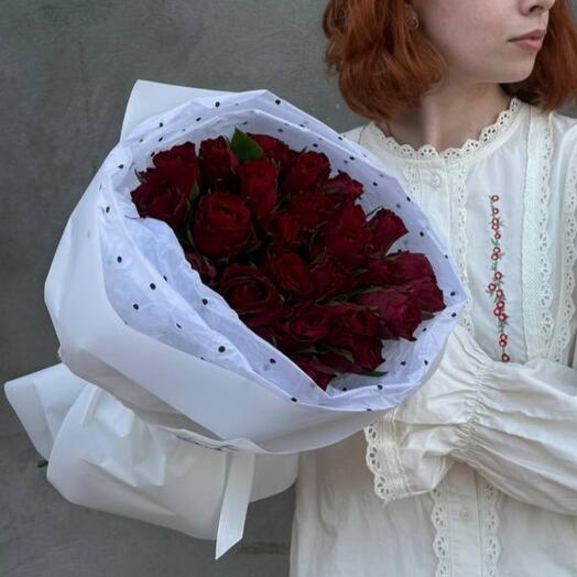 Букет из 25 красных импортных роз
