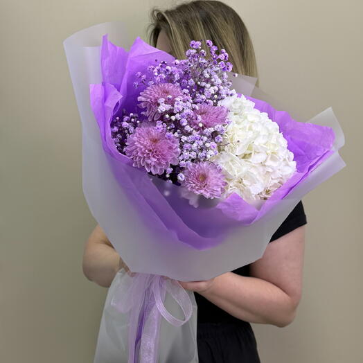 💜🤍 Яркий, воздушный букет: гортензия, гипсофила и кустовая хризантема 💐