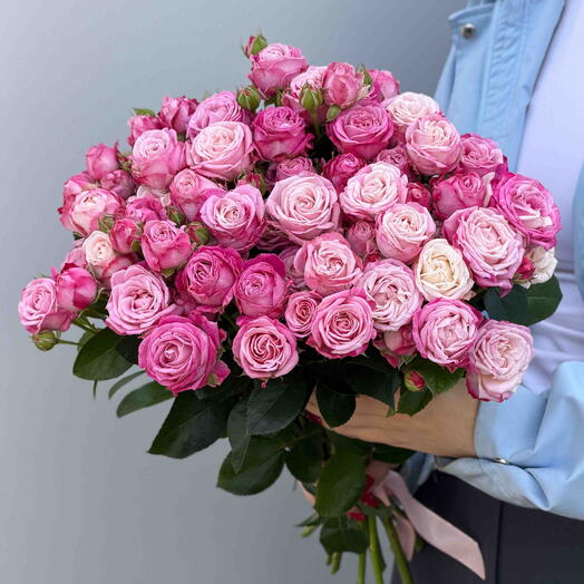 Букет из 15 кустовых роз Lady Bombastic
