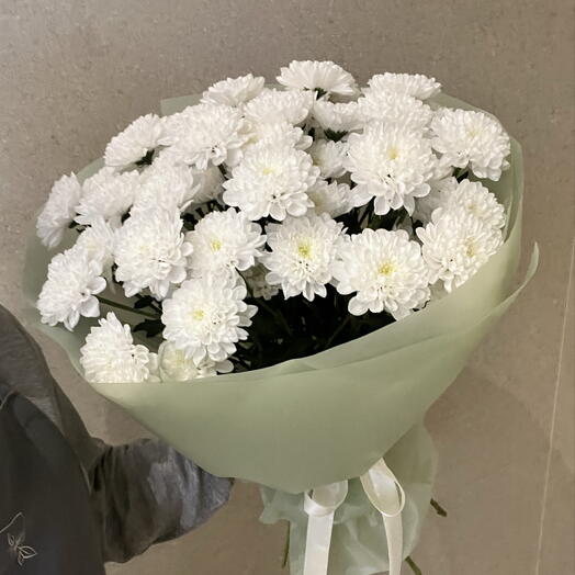 Букет из белых хризантем