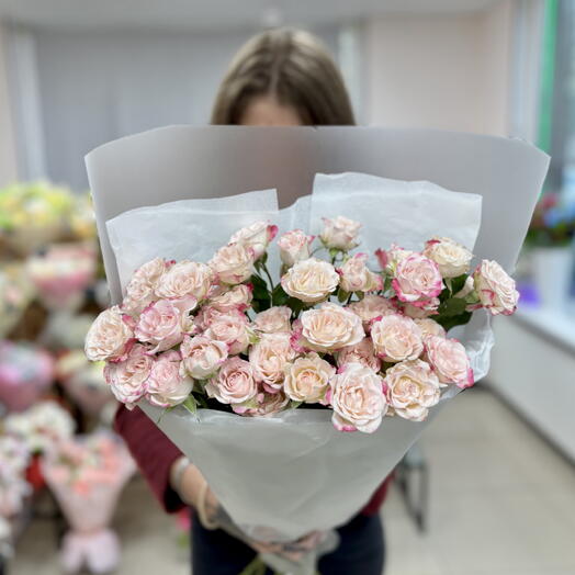 Букет из 7 кустовых роз Рефлекс