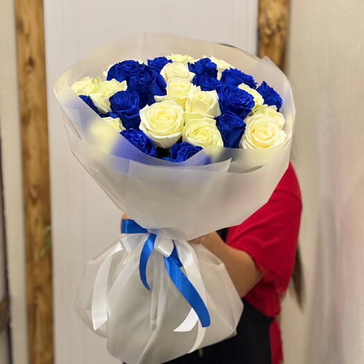 Синие розы белые розы микс 💙