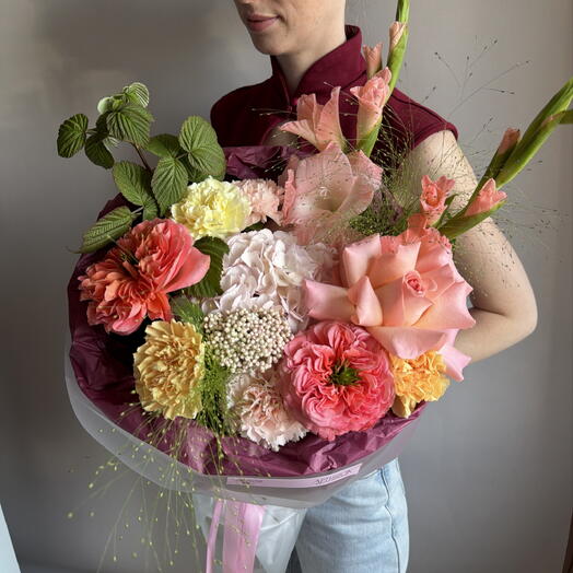 Букет Осенний сезонный с розой Мандарин и гладиолусом