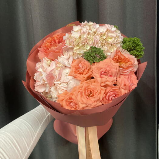 Букет из эквадорских роз и гортензии 🌺