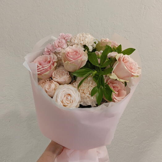 Нежный букет с розами 🌸