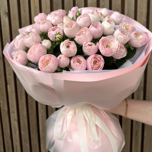 Нежный букет из пионовидных спрей роз 
Букет Pink Mood