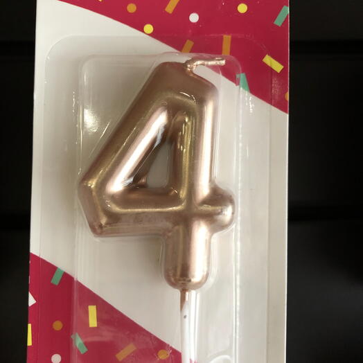 Свечи цифры «4»
