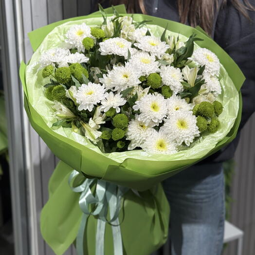 Сборный букет с хризантемой Сантини и альстромерией💚