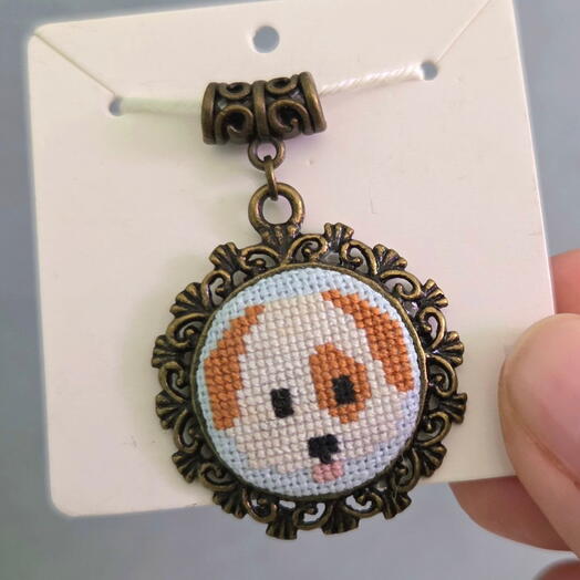 Кулон с ручной вышивкой Собачка