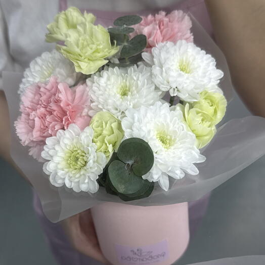 Милая композиция в шляпной коробке 🌸 хризантема и диантус 🌸