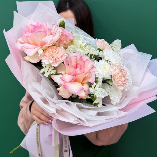 Нежный розовый букет с французской розой, гортензией и диантусами🌸