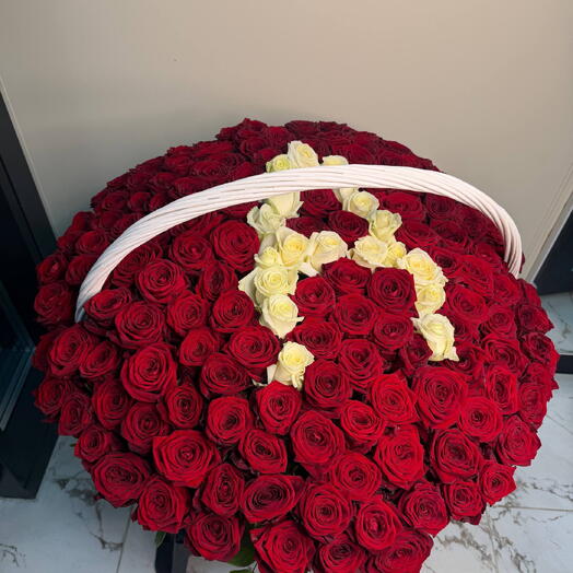 Корзина из 151 роз