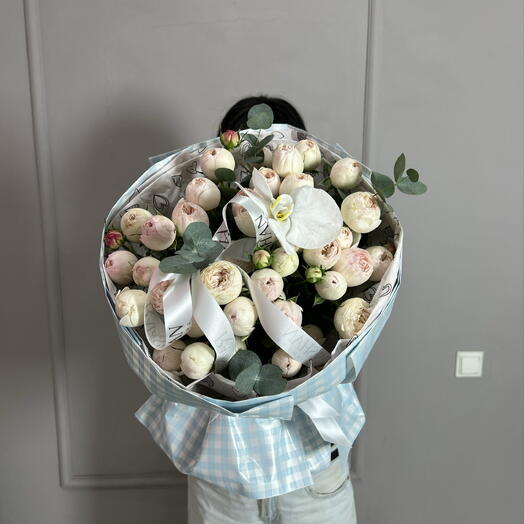 Прекрасный букет из кустовых роз🌸