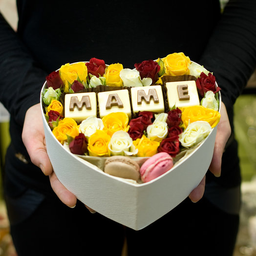 Caja de flores y chocolate para Mamá