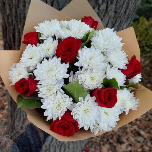 Букет из роз и хризантем