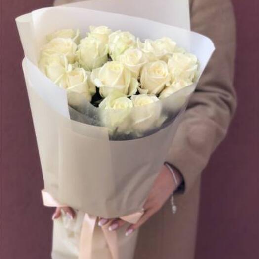 Bouquet of white roses