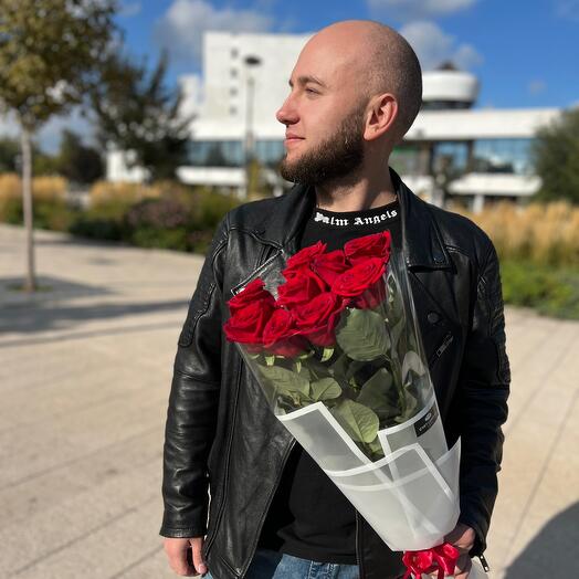 Букет из 9 роз "Ред Наоми" 70 см