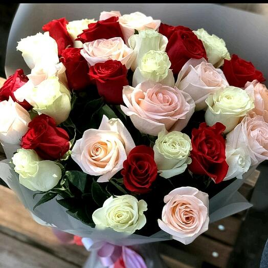 Микс 35 нежных роз