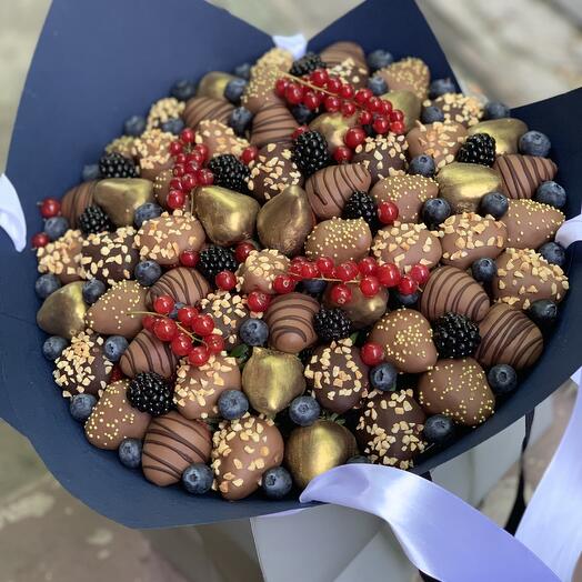 Клубничный букет «Gold» полностью в шоколаде