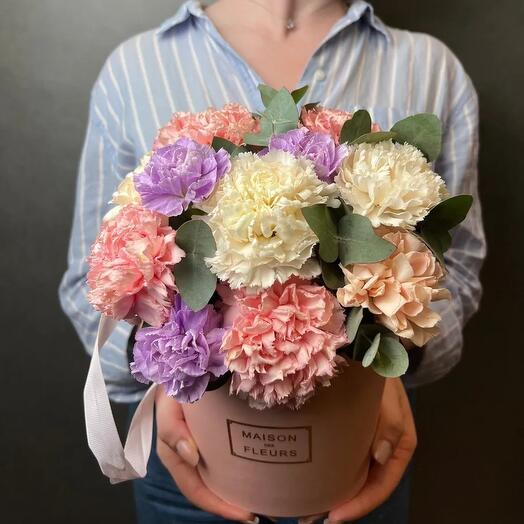 Коробка розовая MAXI с диантусами, гвоздика МИКС