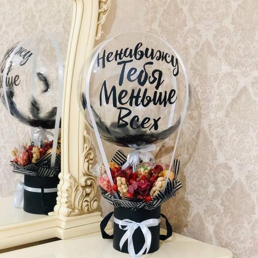 Мужской букет из колбас с шаром Бабл
