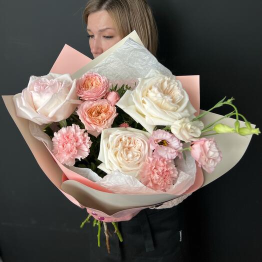 Bouquet of light peony-shaped roses