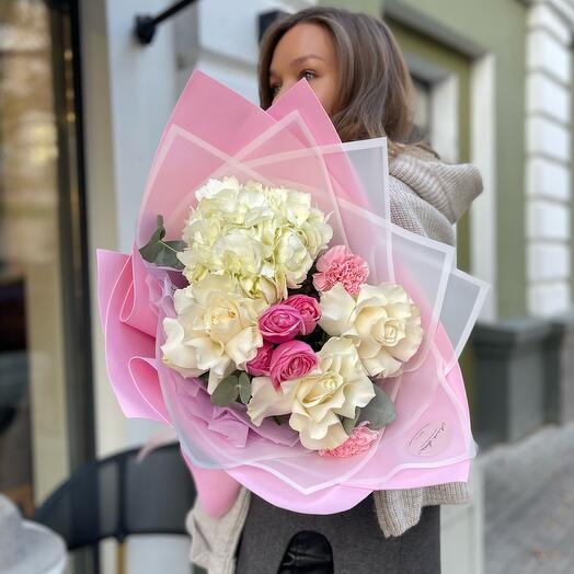 Ramo de rosas francesas con hortensias