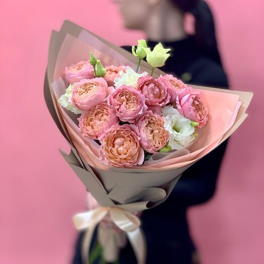 Ramo de rosas en forma de peonía "un cumplido Suave"