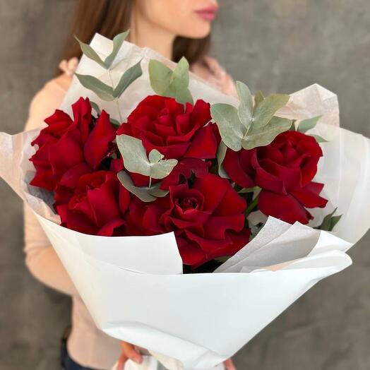 Французские бархатные розы с эвкалиптом