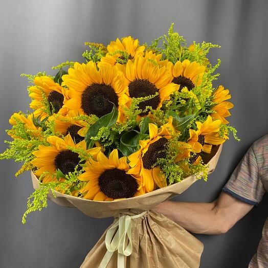 15 подсолнухов с солидаго🌻