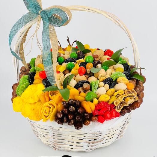 Съедобная Корзина с сухофруктами и орехами