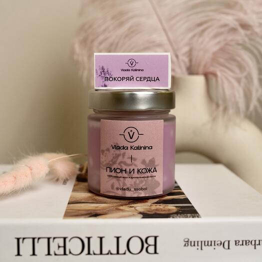 Соевая свеча ручной работы - пион и кожа