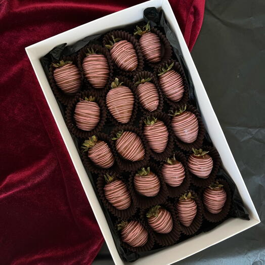 NEW | Box with milk and pink chocolate | клубника в молочном и розовом шоколаде