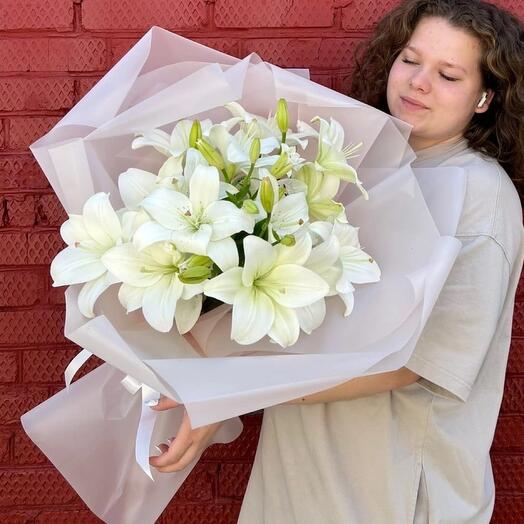 Букет из 5 веток лилий без запаха + сладкий подарок 🎁