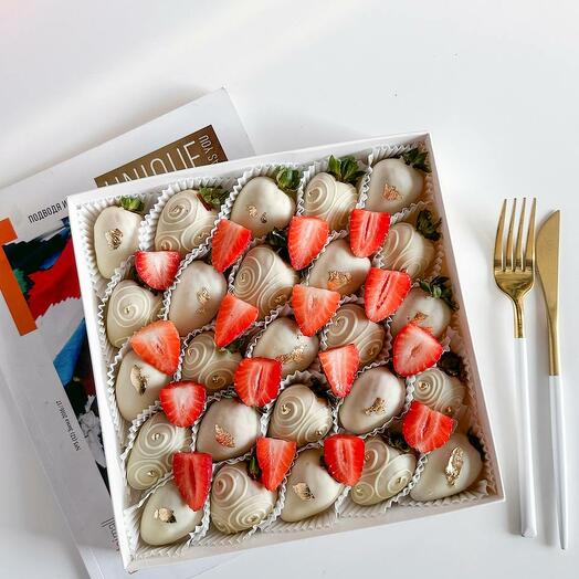 Клубничный бокс  "Айлин"