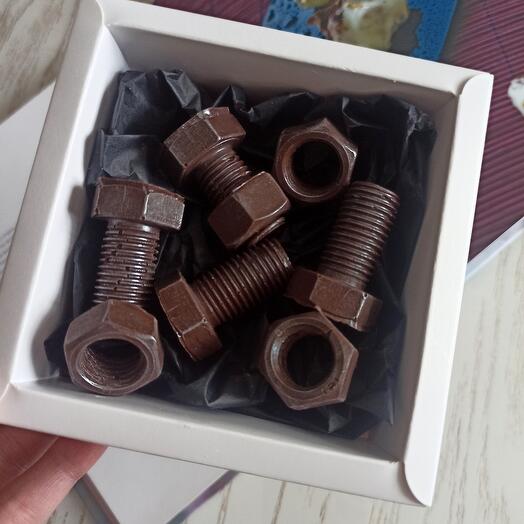 Болты и гайки из шоколада