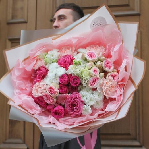 5. Большой букет "Ванильный зефир" XL из пионовидных роз и эустомы на День Святого Валентина