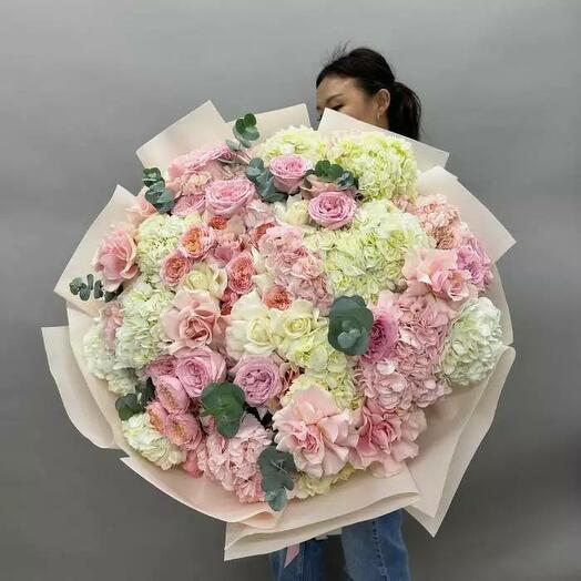 Гортензии и розы