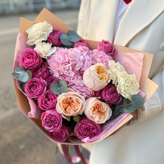 Pink bouquet with peony-shaped roses