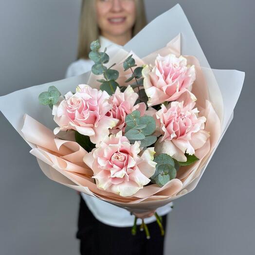 Ramo de rosas francesas con eucalipto 5pcs M944